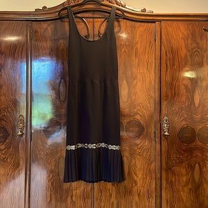 St. John Evening knit midi length dress w/pleated hem & metallic details sz 12